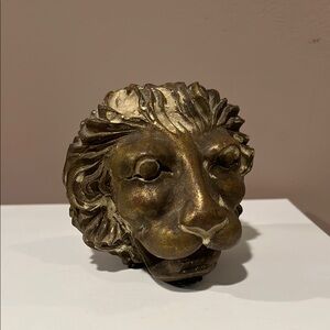 Montaage Gold Lion Head Figurine